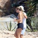 Shayna Taylor and Ryan Seacrest – Spotted enjoying their summer vacation in Positano – Italy - 454 x 681