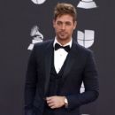 William Levy-  20th Annual Latin GRAMMY Awards - Arrivals - 432 x 600