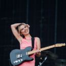 Ellie Rowsell - Wolf Alice at Reading Festival 2021