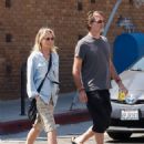 Helen Hunt – Steps out for lunch in Los Angeles