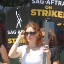 Mina Sundwall – Shows her support for SAG Strike at Netflix in Hollywood - 454 x 682