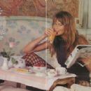 Claudia Schiffer - Paris Match Magazine Pictorial [France] (25 November 1993) - 454 x 311