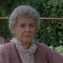 Gloria Stuart- as Edna Jarvis - 454 x 340