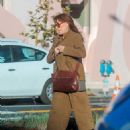 Katey Sagal – Shopping candids on Melrose Ave in Los Angeles - 454 x 603