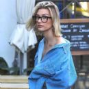 Hailey Baldwin – Heads for lunch in West Hollywood