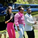 Jill Scott – With Charlene White Board a helicopter to enter the jungle in Gold Coast - 454 x 635