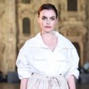 Charli Howard – Moncler Fashion Show during the Milan Fashion Week 2022 - 454 x 681