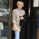 Michelle Williams – Looks cool as she stops by The View in New York - 454 x 664