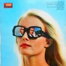 Marie-France Boyer - Cinemonde Magazine Pictorial [France] (15 August 1967) - 454 x 602