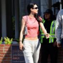 Amelia Gray Hamlin – In gray sweatpants and a pink t-shirt steps out in Los Angeles - 454 x 688