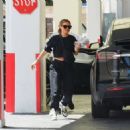 Maria Menounos – Arrives at a skin care clinic in Beverly Hills - 454 x 324