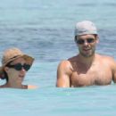 Aurora Ramazzotti – Seen on the beach in Formentera - 454 x 312