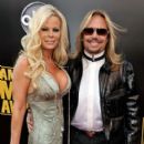 Vince Neil and Lia at the 2008 American Music Awards, Nokia Theatre, Los Angeles, CA - 401 x 594