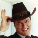 Larry Hagman - 454 x 576