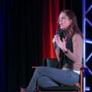 Eliza-Dushku-At-Wizard-World-Comic-Con-In-Madison