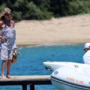 Goldie Hawn – Seen with Kurt Russell in Greece - 454 x 328
