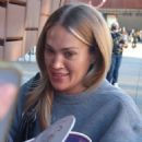 Carrie Underwood – With fans on Atlantic Avenue in New York City