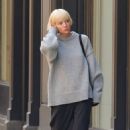 Lily Allen – Sporting her blonde bob haircut in Manhattan’s SoHo neighborhood - 454 x 699
