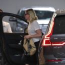 Kirsten Dunst – Seen visiting a spa visit in West Hollywood - 454 x 681