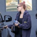 Hailey Baldwin – Arrives at the gym in Los Angeles