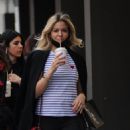 Costanza Caracciolo – Shopping candids in Milan with friends - 454 x 513