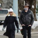 Liza Powel O’Brien – Steps out in Aspen - 454 x 654