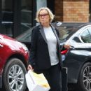 Jessica Lange – Steps out for a retail therapy session in New York - 454 x 681