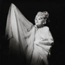 HIGH SPIRITS Original 1964 Broadway Cast Starring Beatrice Lillie - 454 x 560