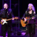 Judy Collins and Stephen Stills - 454 x 351