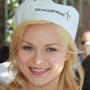 Anya Monzikova - Volunteering At The Los Angeles Mission During Easter On April 2, 2010 - 454 x 655