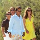 Elizabeth Hurley - Liz Hurley Accompanied With Her Husband Arun Nayar And With Ex-boyfriend Hugh Grant, Were To Have Lunch To The Club 55 In Saint-Tropez, 2008-08-26
