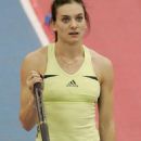 Yelena Isinbayeva - London Indoor (18-2-2006) - 454 x 705