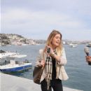 Çigdem Batur  walking in Bebek - 454 x 683