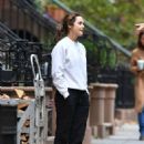 Keri Russell – Seen while out barefoot in New York - 454 x 590