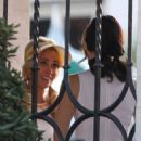 Kristen Wiig – With Leslie Bibb on the set of ‘Mrs. American Pie’ in Los Angeles - 454 x 681