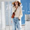 Annabelle Belmondo – Leaves Venice Marco Polo Airport - 454 x 681
