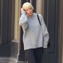 Lily Allen – Sporting her blonde bob haircut in Manhattan’s SoHo neighborhood - 454 x 688
