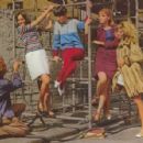 David Hemmings, Ann Norman, Peggy Moffit, Rosaleen Murray, and Jill Kennington in Blow Up (1966). - 454 x 296