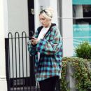 Anne Marie – Leaves a dentist in Notting Hill - 454 x 709