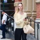 Elle Fanning – Seen leaving her facial fitness at Face Gym in New York - 454 x 687