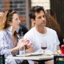 Grace Gummer – Enjoying dinner with a friend at Bar Pitti in New York - 454 x 303