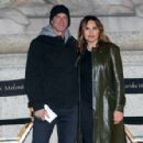 Mariska Hargitay – With Christopher Meloni on set of ‘Law and Order Special Victims Unit’ in NYC - 454 x 297