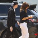 Cindy Crawford – In white pants Out in Malibu - 454 x 583