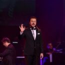 Yetkin Dikinciler performing 