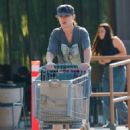 Juliette Lewis &#8211; Shopping canids at Erewhon Organic Grocers in Los Angeles
