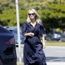Molly Sims – Is seen while out in Santa Monica - 454 x 681