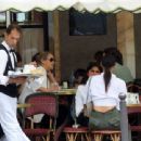 Elizabeth Berkley – Seen after lunch in Paris - 454 x 340