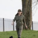 Anna Friel – Spotted with a friend on the Long Walk at Windsor Castle – Windsor - 454 x 582