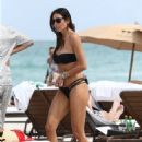 Elisabetta Gregoraci – On joyful beach day in Miami - 454 x 681