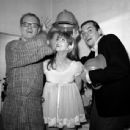 SKYSCRAPER Original 1965 Broadway Cast Starring Julie Harris - 454 x 437